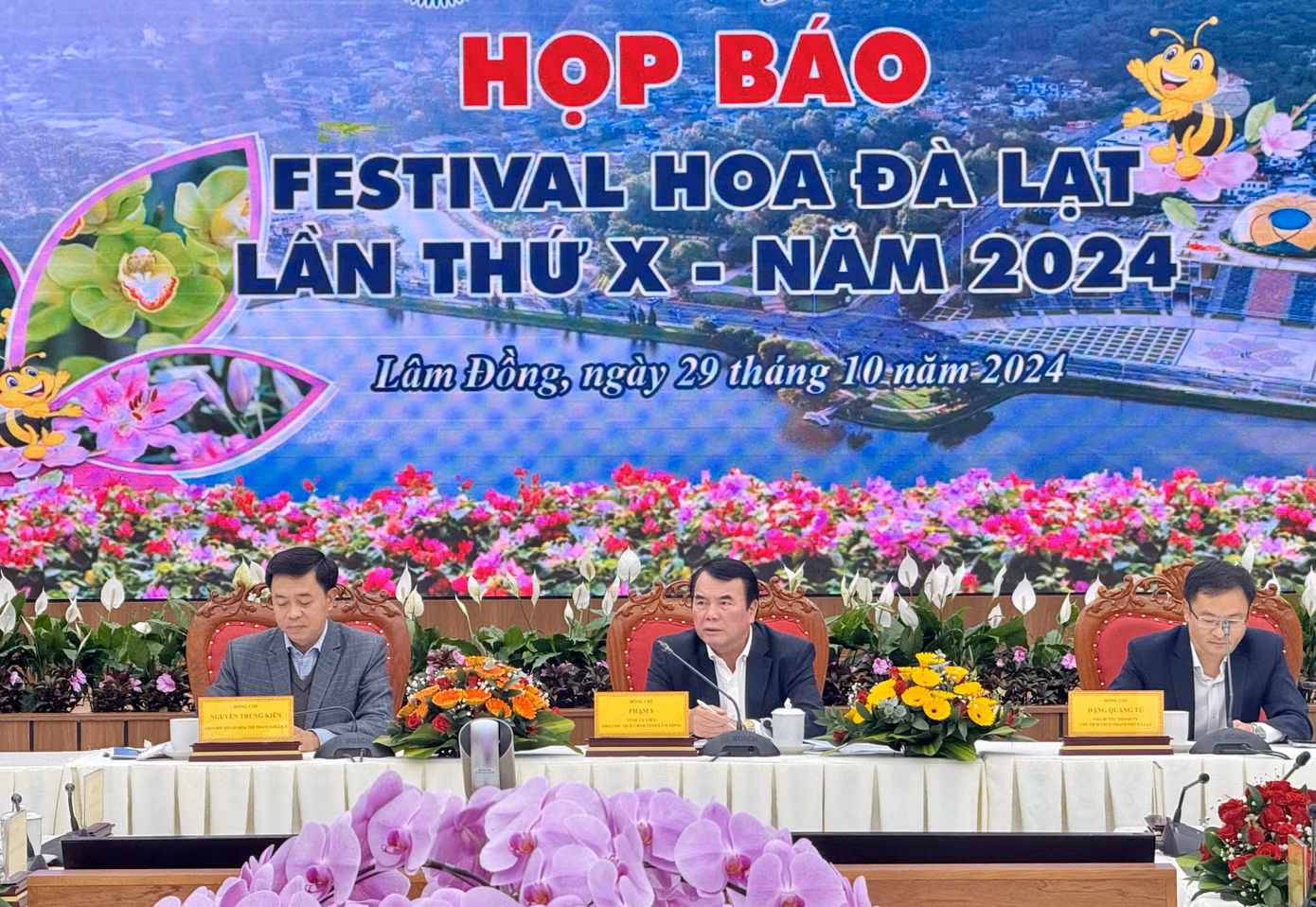 Toàn cảnh họp báo