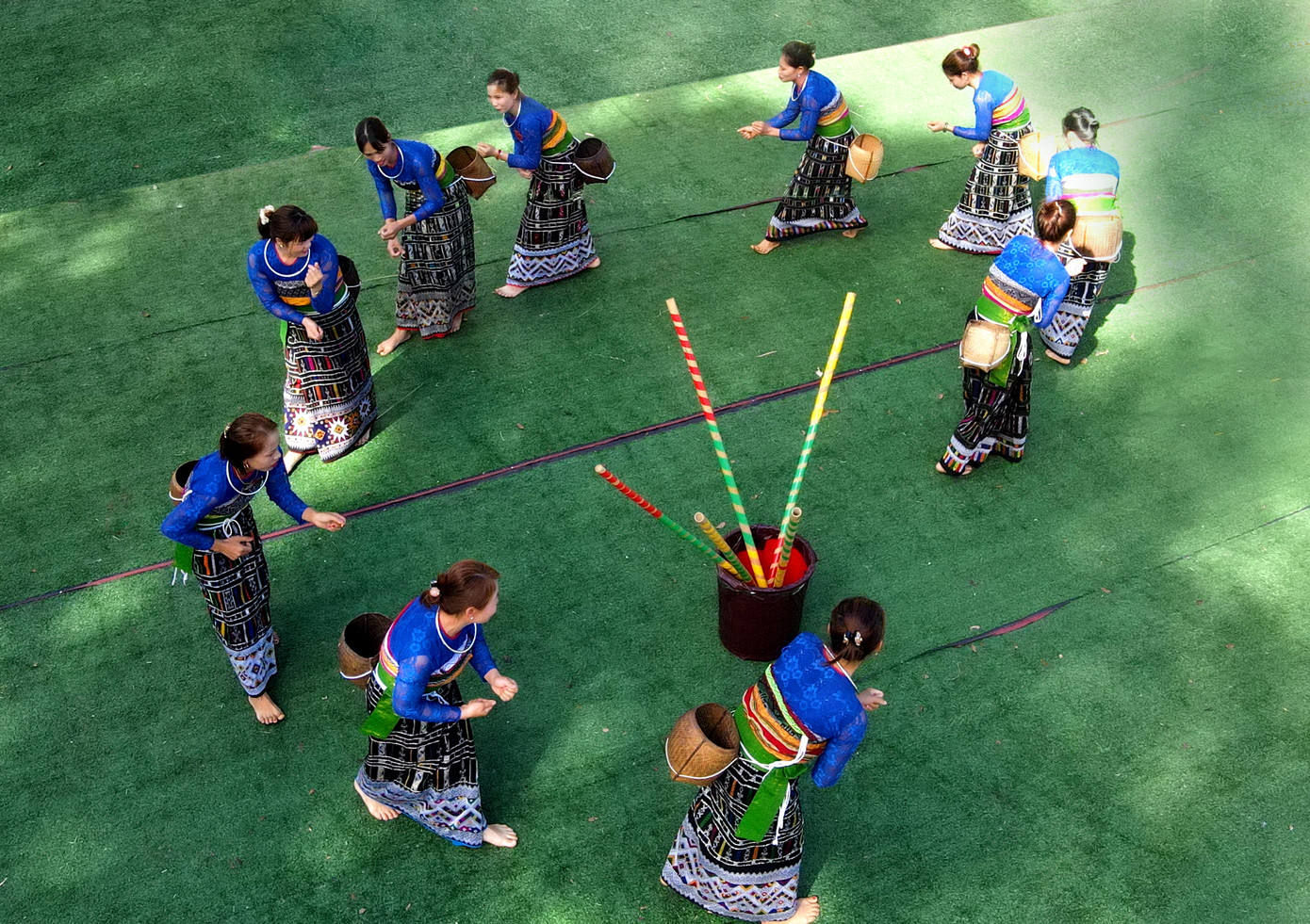 Tất cả đều diễn tả sinh động thực tế cuộc sống, thể hiện những ước mơ, khát vọng của người Thái.