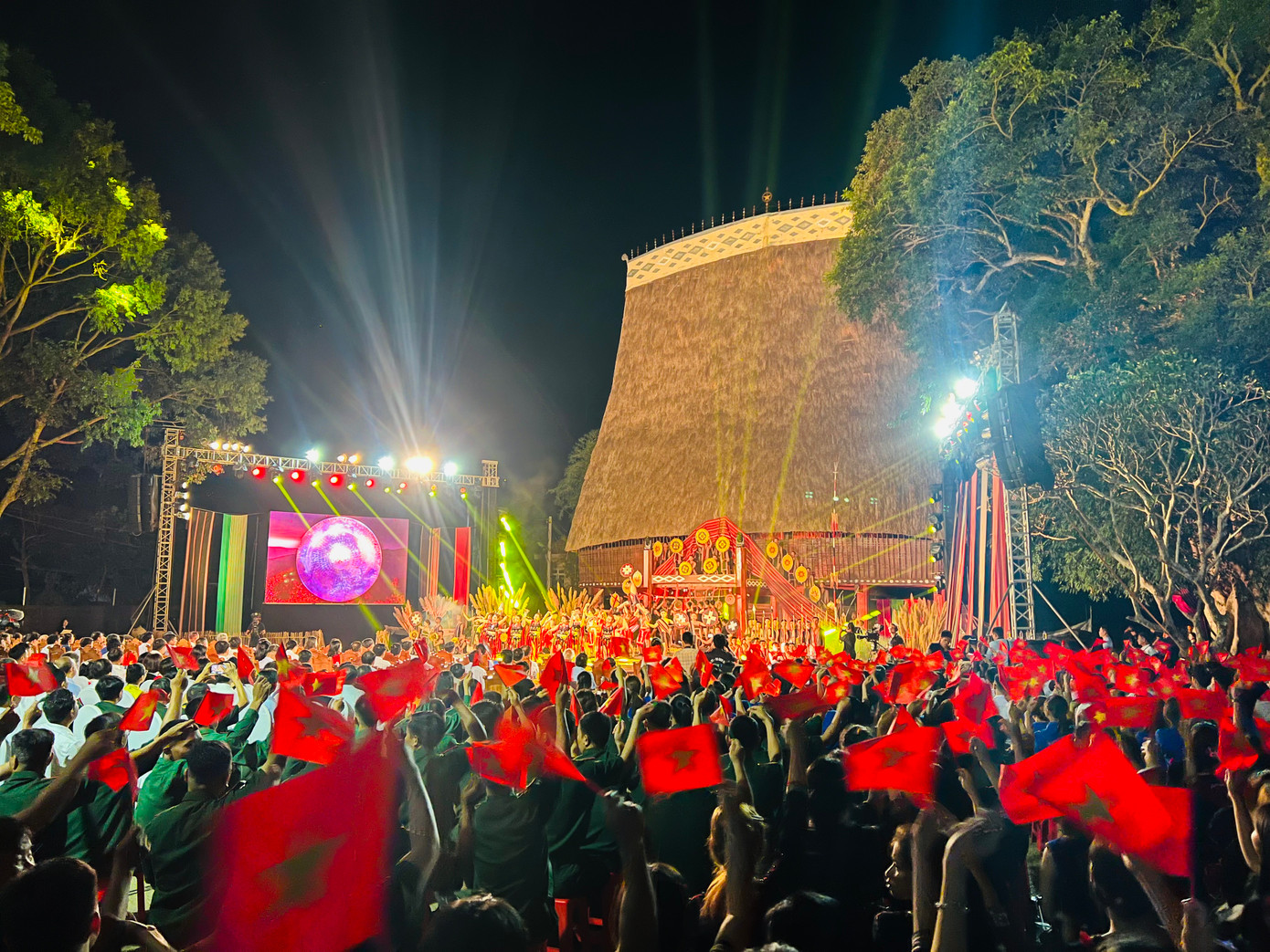 Toàn cảnh điểm cầu Kon Tum. Toàn cảnh điểm cầu Kon Tum.