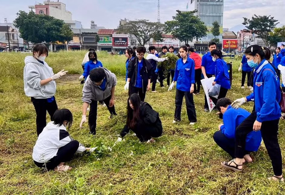 Chương trình thu hút 500 đoàn viên thanh niên, học sinh trên địa bàn TP Bảo Lộc tham gia hưởng ứng.