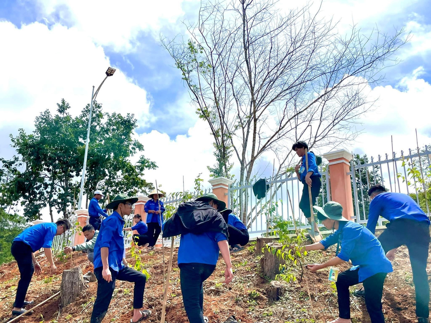 Hơn 45.000 đoàn viên thanh niên tình nguyện tham gia chiến dịch Hơn 45.000 đoàn viên thanh niên tình nguyện tham gia chiến dịch