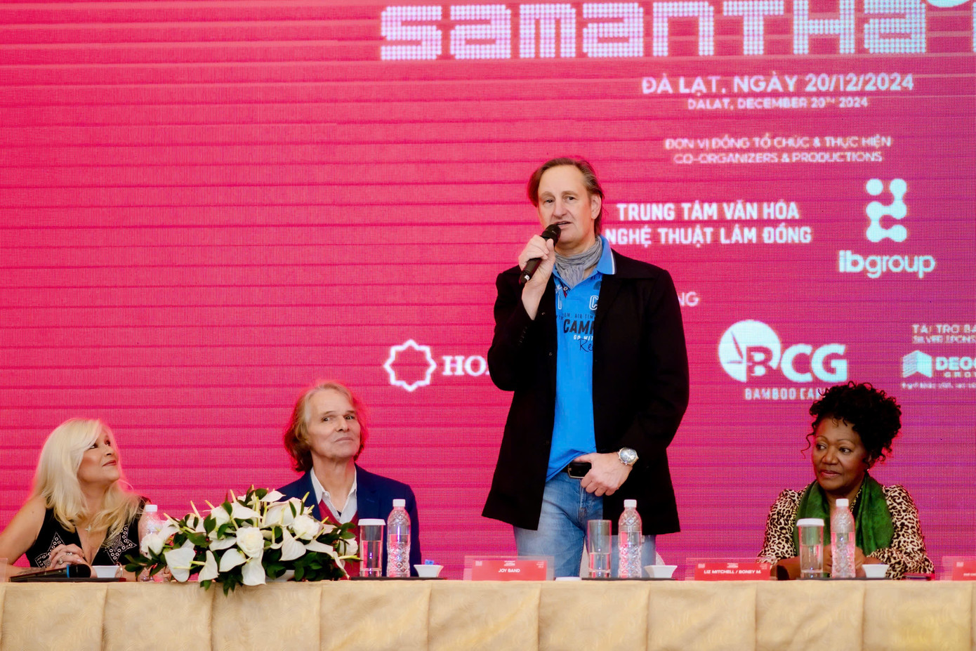 Các huyền thoại âm nhạc quốc tế có mặt tại Đà Lạt chiều 20/12. Các huyền thoại âm nhạc quốc tế có mặt tại Đà Lạt chiều 20/12.