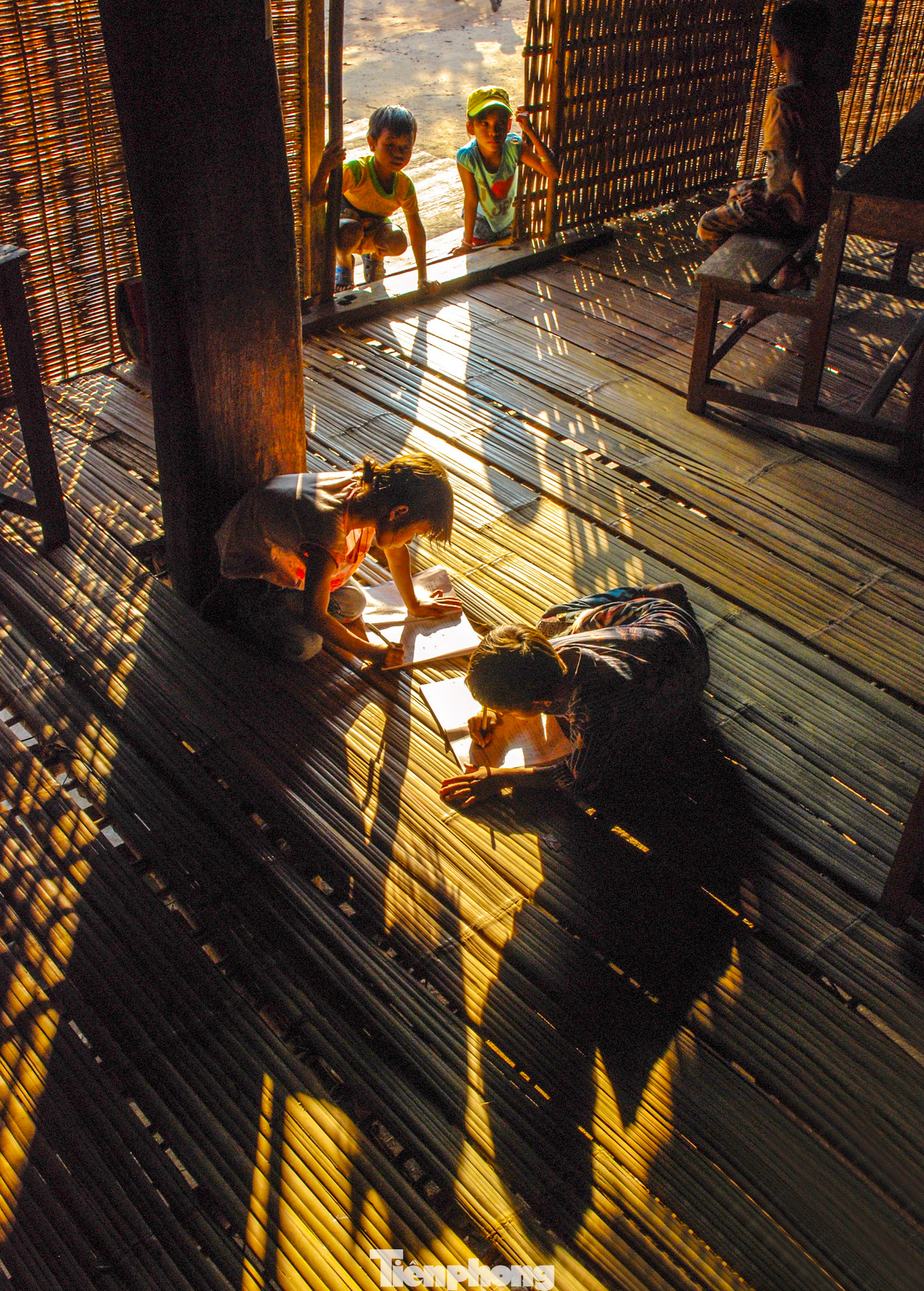 Cũng có nhiều em luôn ý thức chăm chú trong việc học hành.