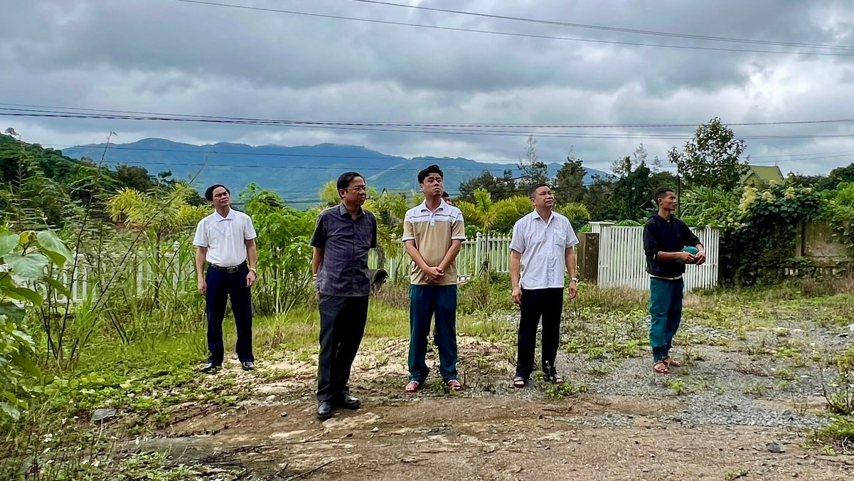 Bí thư Thành ủy Bảo Lộc yêu cầu chính quyền địa phương tuyệt đối không để người dân mạo hiểm sinh sống nơi có nguy cơ xảy ra sạt lở cao. Chủ động nguồn kinh phí hỗ trợ các hộ dân buộc phải di dời; trường hợp không chấp hành buộc phải cưỡng chế.