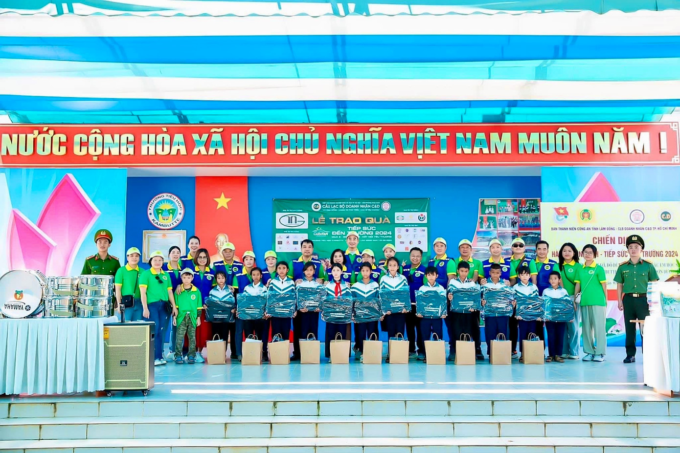 Ban Thanh niên Công an tỉnh Lâm Đồng phối hợp tổ chức chương trình “Hành quân xanh - Tiếp sức đến trường 2024” tại xã Tu Tra, huyện Đơn Dương.