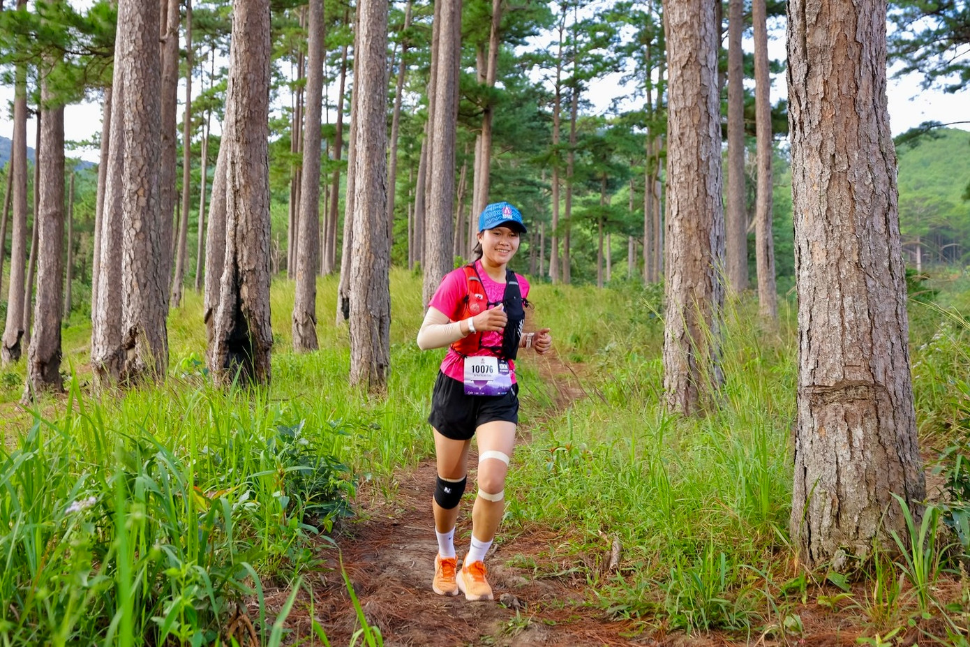 Để hoàn thành số km đăng ký, các vận động viên phải vượt qua những đồi núi hiểm trở và rừng rậm hoang sơ, suối nước, nương rẫy bạt ngàn cà phê, đồi thông...