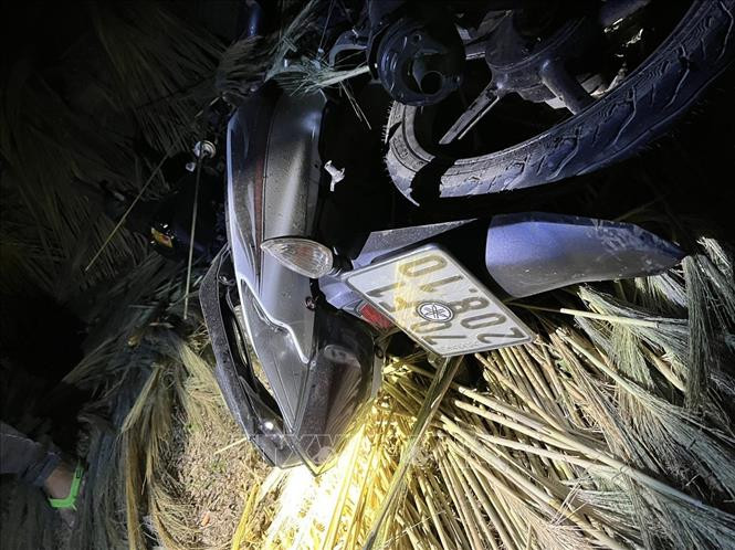 Hiện trường mô tô do Hoàng điều khiển tông vào CSGT Hiện trường mô tô do Hoàng điều khiển tông vào CSGT