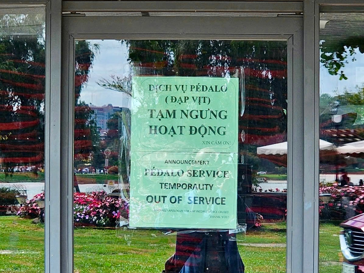 Tuy nhiên, UBND thành phố Đà Lạt đã thông báo chấm dứt hoạt động thuyền đạp vịt trên thắng cảnh hồ Xuân Hương sau 30 năm hoạt động do không có giấy phép.