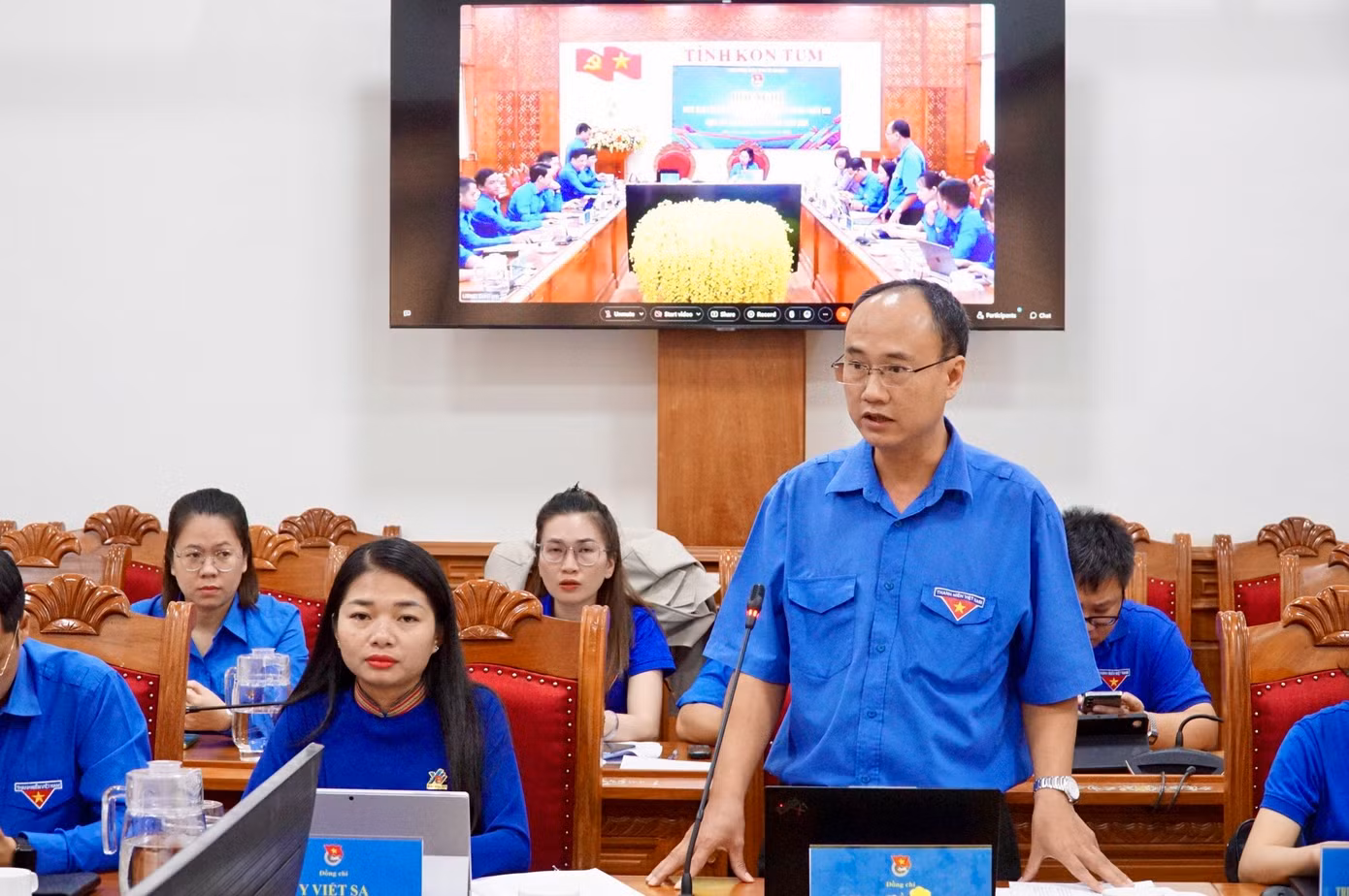 Anh Phan Hồ Giang, Phó Bí thư thường trực Tỉnh Đoàn Gia Lai thảo luận tại Hội nghị