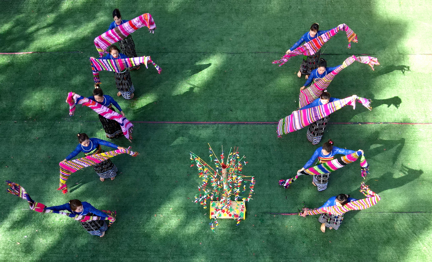 Múa xòe do người dân sáng tạo, được gìn giữ, lưu truyền qua nhiều thế hệ.