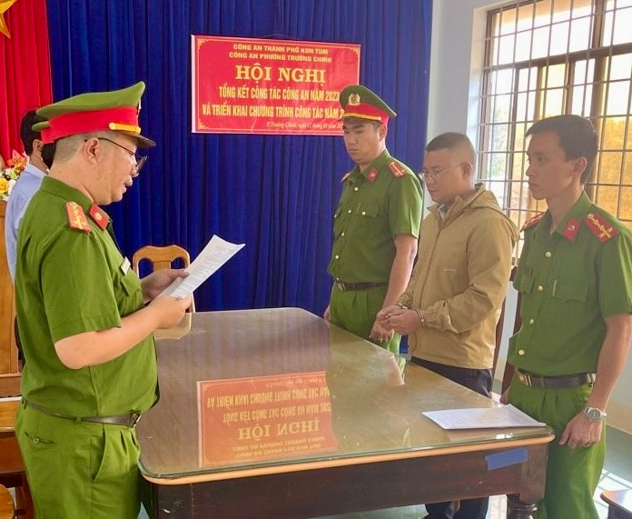 Bị can Nguyễn Văn Tồn tại cơ quan điều tra. Ảnh: CA