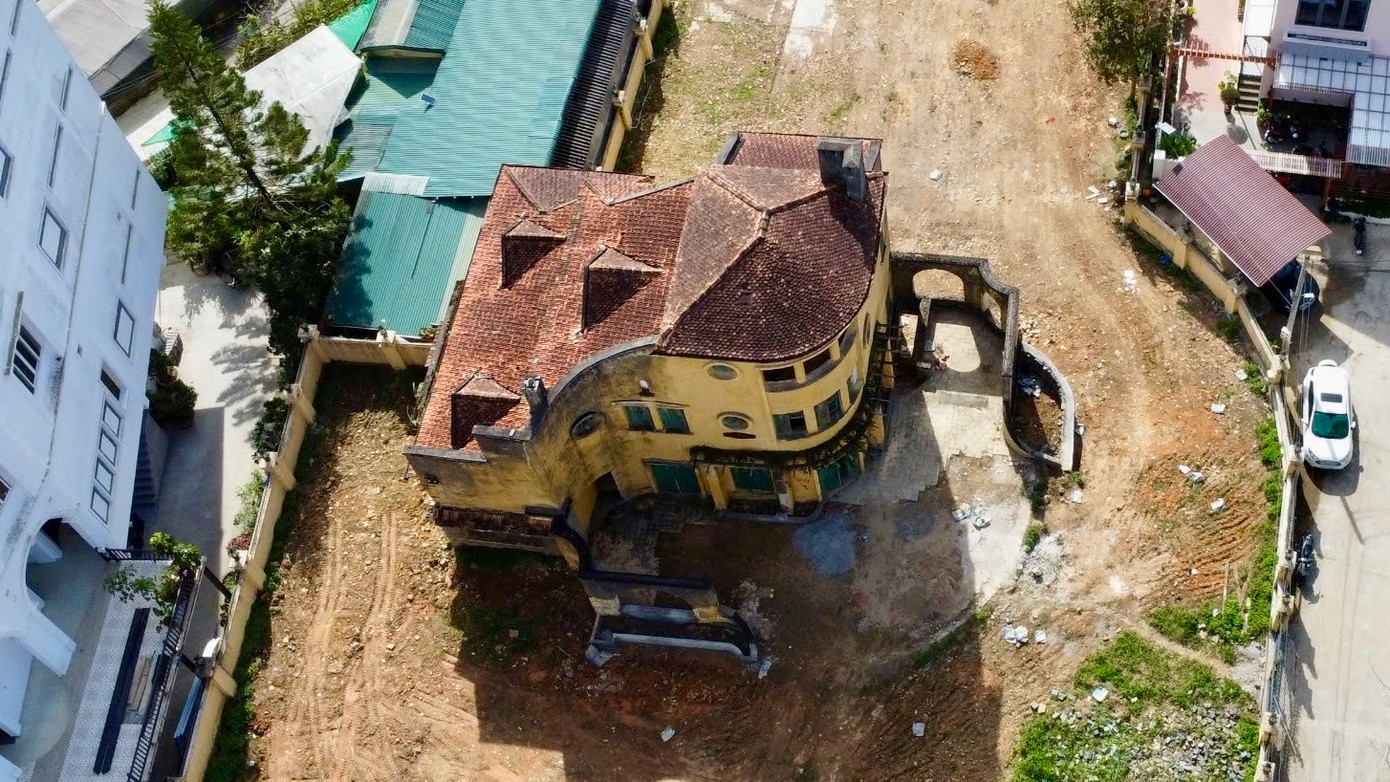 Các biệt thự trên được xây dựng trước năm 1975, mang đậm dấu ấn kiến trúc Pháp, có giá trị văn hóa và lịch sử đặc biệt.