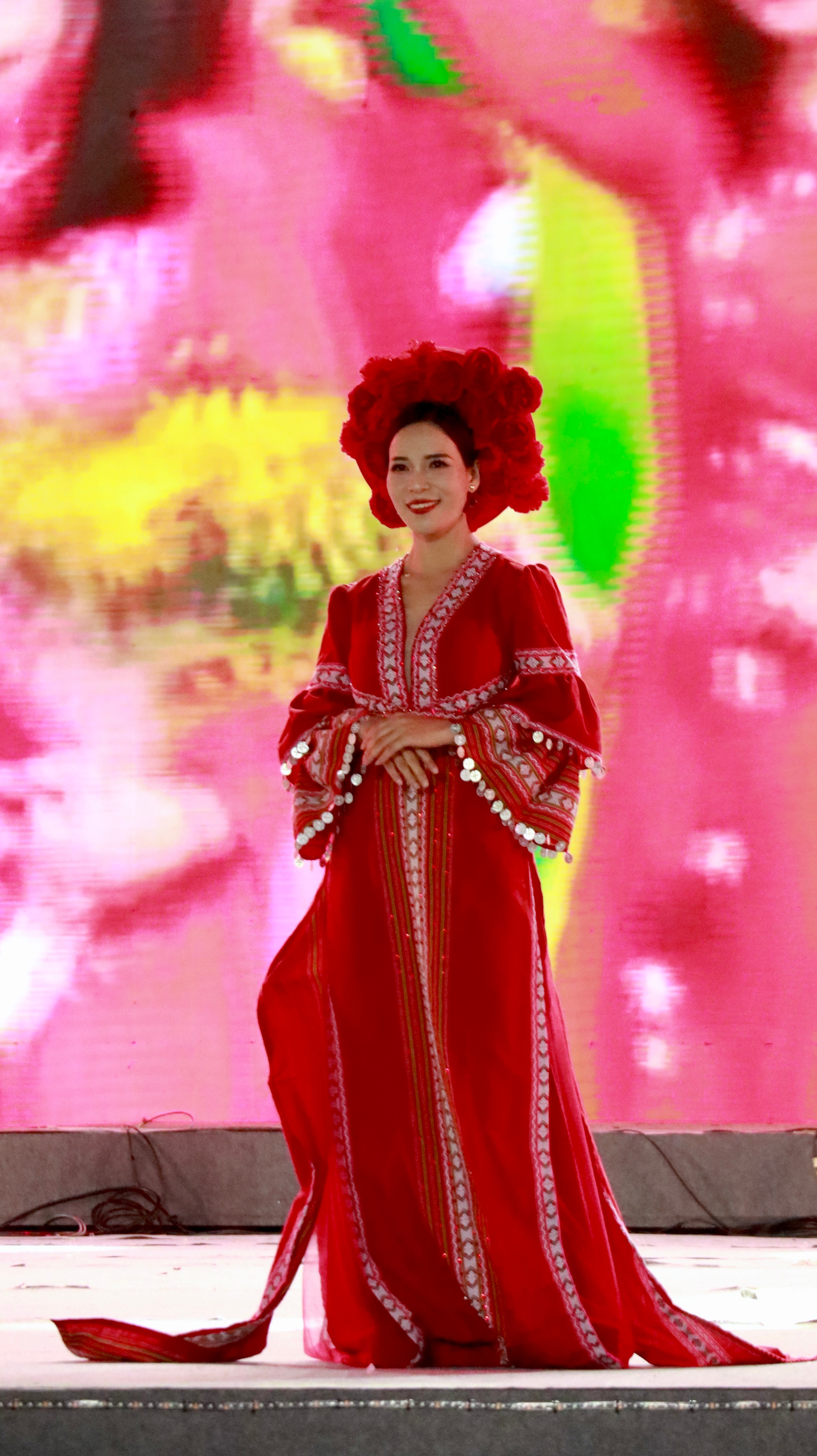 Những người đẹp Đà Lạt trình diễn áo dài lan tỏa nét đẹp của người phụ nữ Việt Nam.