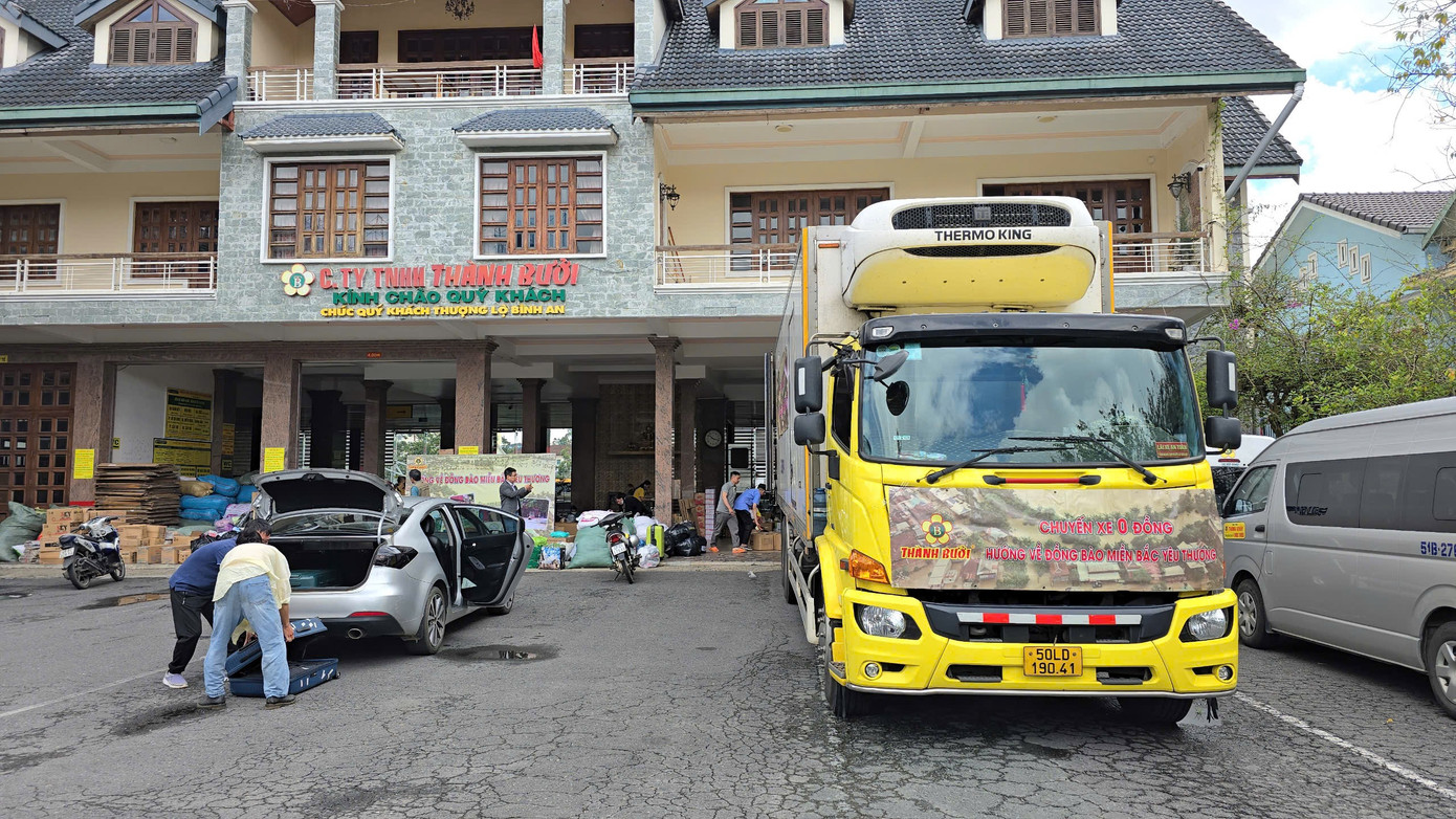 Một góc bến xe số 5 Lữ Gia tại TP Đà Lạt. Một góc bến xe số 5 Lữ Gia tại TP Đà Lạt.