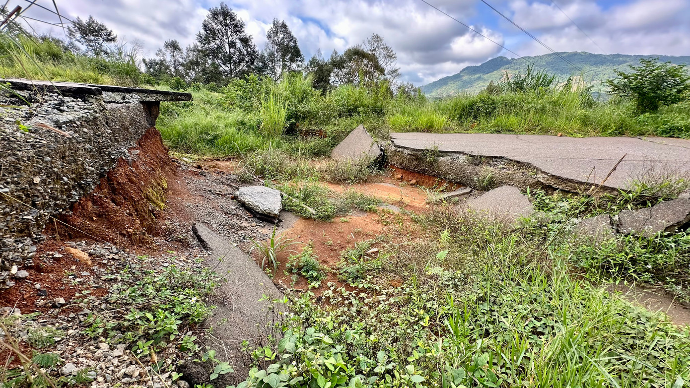 Việc thi công dang dở đã dẫn đến nhiều vụ tai nạn giao thông chết người trên tuyến đường này.