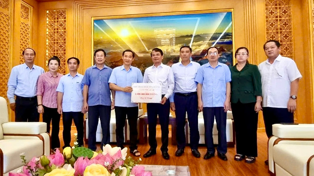 Tỉnh Lâm Đồng tặng tỉnh Lào Cai 2 tỷ đồng khắc phục sau bão số 3