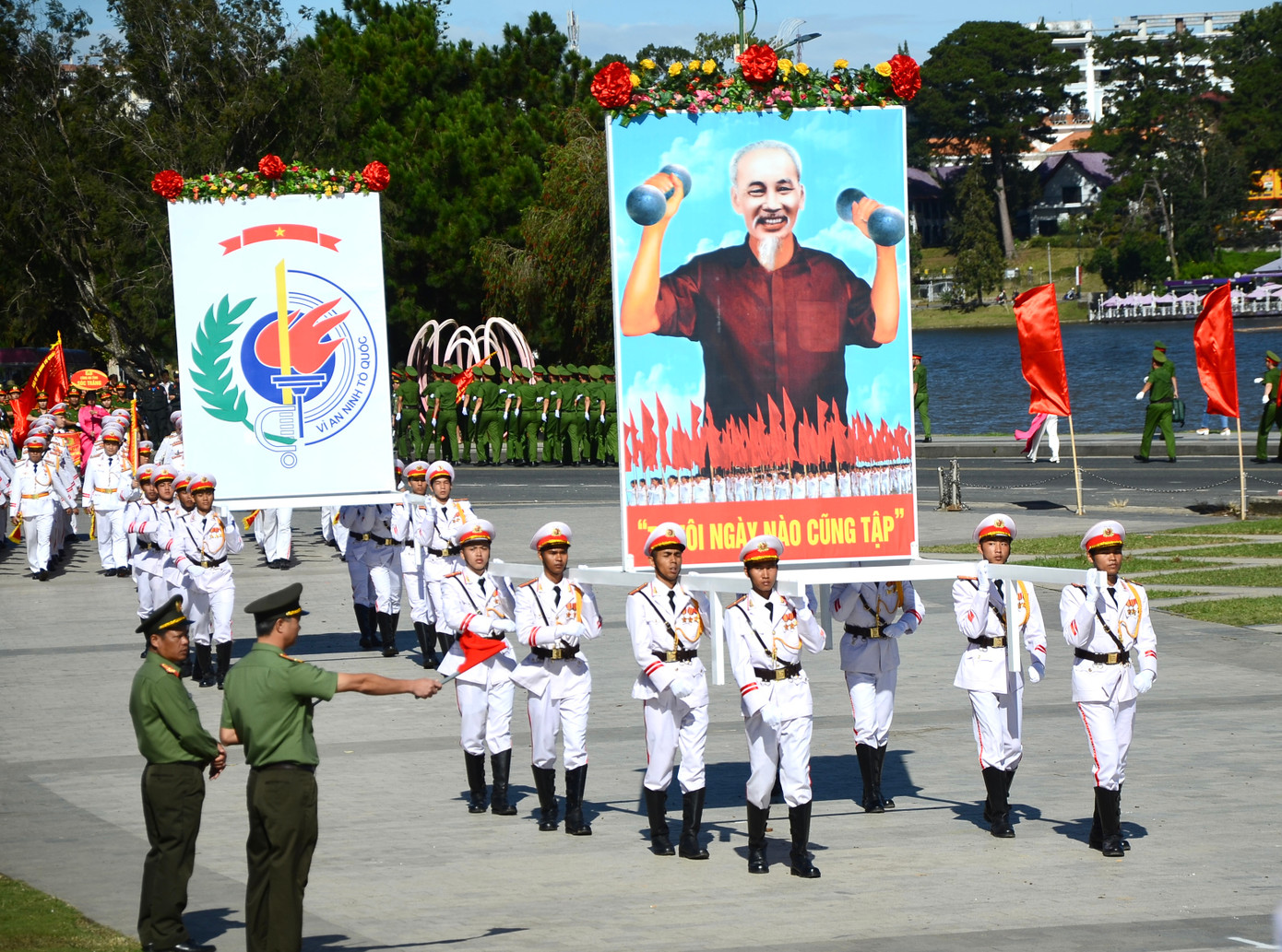 Sáng 13/10, tại Quảng trường Lâm Viên, TP Đà Lạt (Lâm Đồng), Bộ Công an tổ chức Đại hội khỏe “Vì An ninh Tổ quốc” lần thứ IX và Hội thi điều lệnh, quân sự, võ thuật CAND lần thứ VI - Khu vực 3"