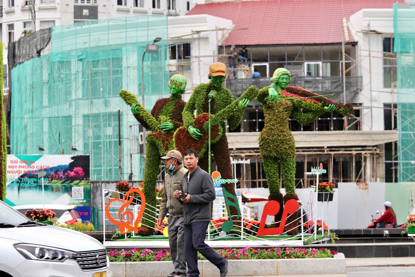 Festival hoa Đà Lạt chính thức khai mạc vào tối 5/12 và được tổ chức trong 1 tháng. Festival hoa Đà Lạt chính thức khai mạc vào tối 5/12 và được tổ chức trong 1 tháng.