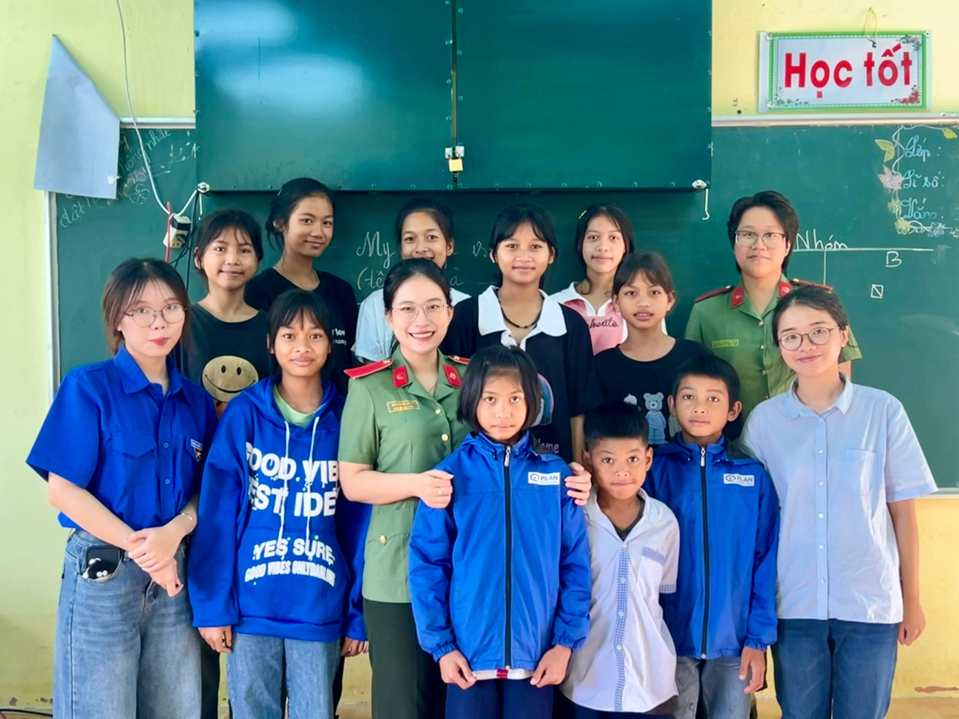 Anh Trần Khánh Duy - Trưởng Ban Thanh niên Công an tỉnh Kon Tum cho biết, lớp học tiếng Anh miễn phí mang lại hiệu quả tích cực giúp các em học sinh DTTS ôn tập những kiến thức đã học và bổ sung thêm nhiều kiến thức mới. Thời gian tới, Công an tỉnh sẽ cố gắng nhân rộng mô hình này tại các địa bàn khó khăn trong dịp hè.