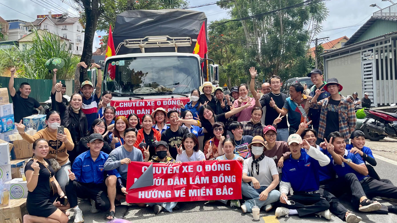 Chiều nay 11/9, chiếc xe tải hơn 10 tấn chở tình cảm của người dân Lâm Đồng cũng đã lăn bánh ra phía Bắc để hỗ trợ