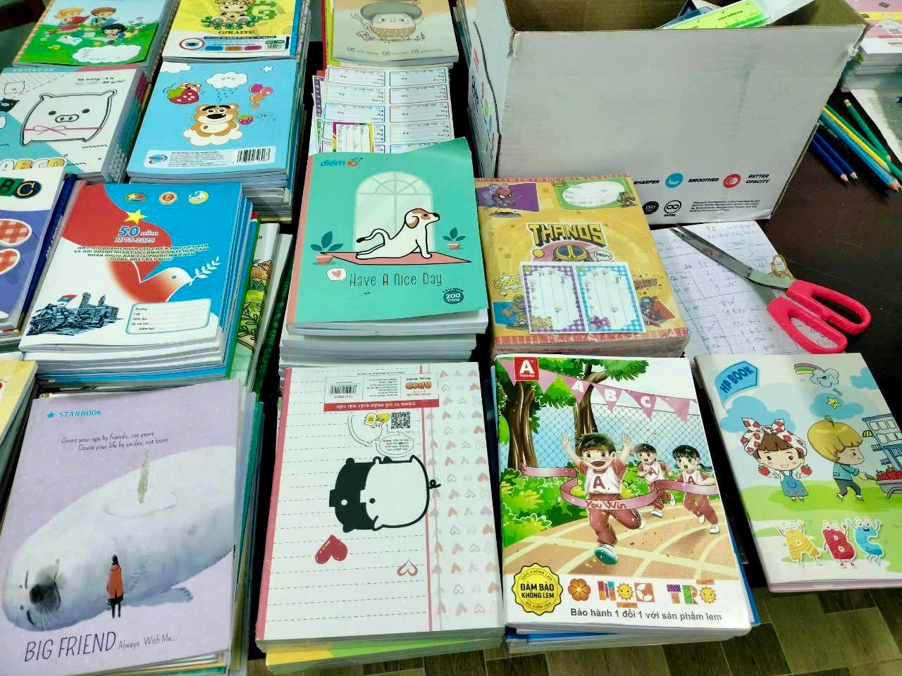 Sau hơn 10 ngày phát động, Tỉnh Đoàn - Hội đồng Đội tỉnh Lâm Đồng đã tiếp nhận gần 41.000 quyển vở, hơn 10.000 dụng cụ học tập, 1.252 cặp, ba lô cùng hơn 9.000 cây viết. Sau hơn 10 ngày phát động, Tỉnh Đoàn - Hội đồng Đội tỉnh Lâm Đồng đã tiếp nhận gần 41.000 quyển vở, hơn 10.000 dụng cụ học tập, 1.252 cặp, ba lô cùng hơn 9.000 cây viết.