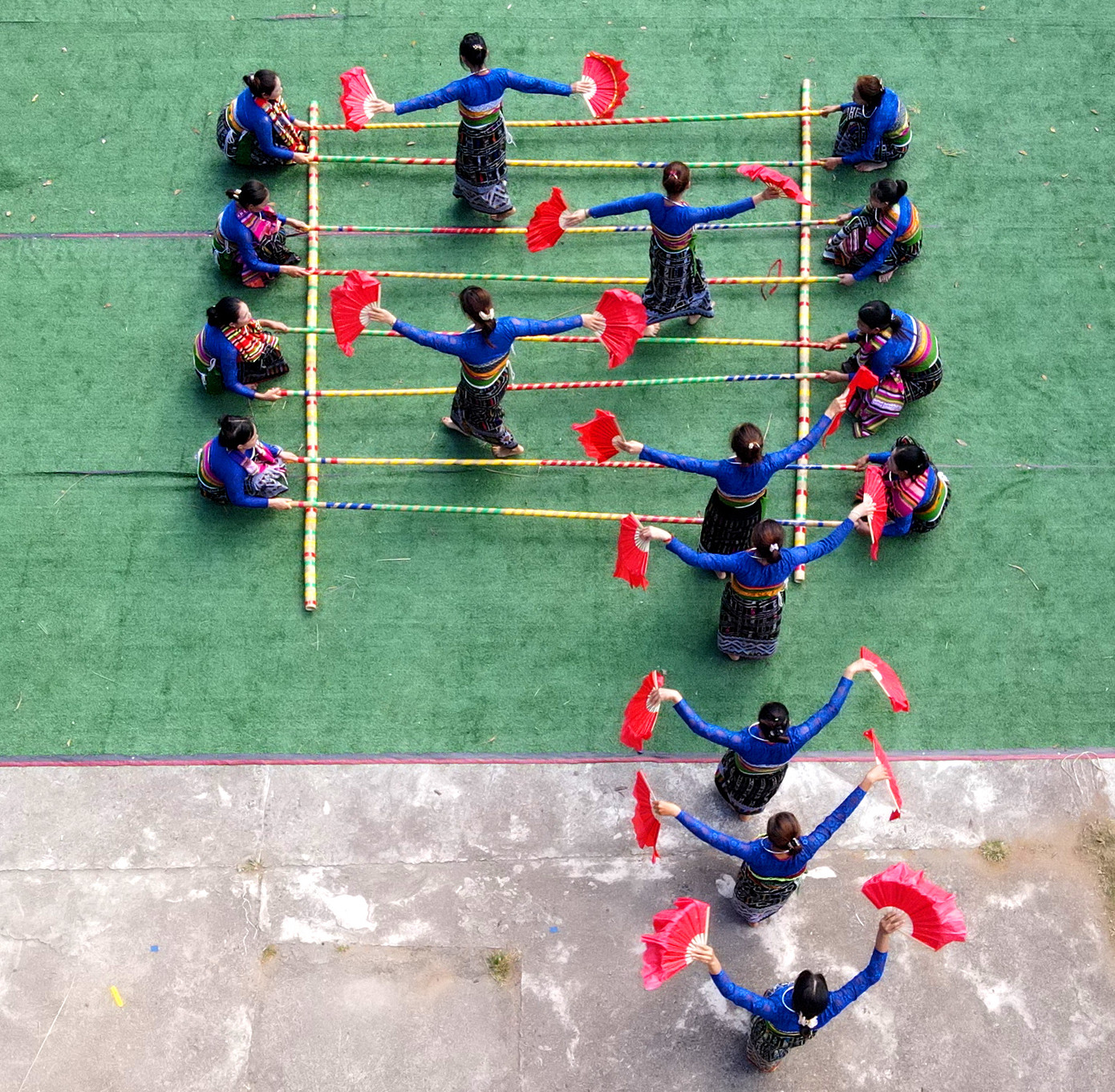 Điệu xòe của người Thái mang tính kết hợp cộng đồng rất cao.