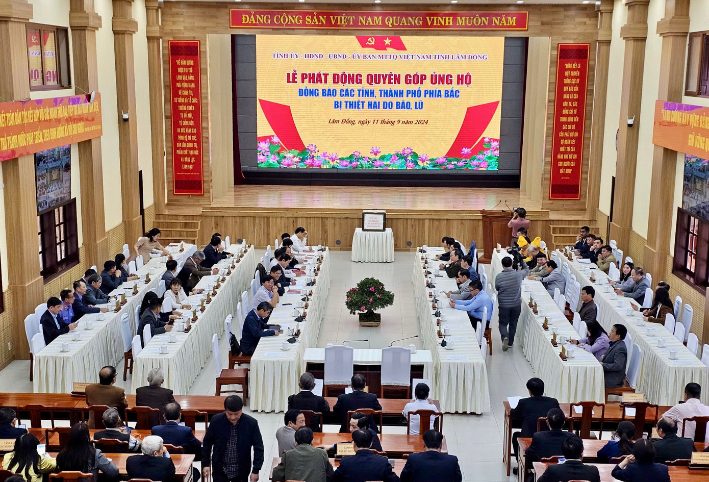 Toàn cảnh buổi lễ phát động. Toàn cảnh buổi lễ phát động.