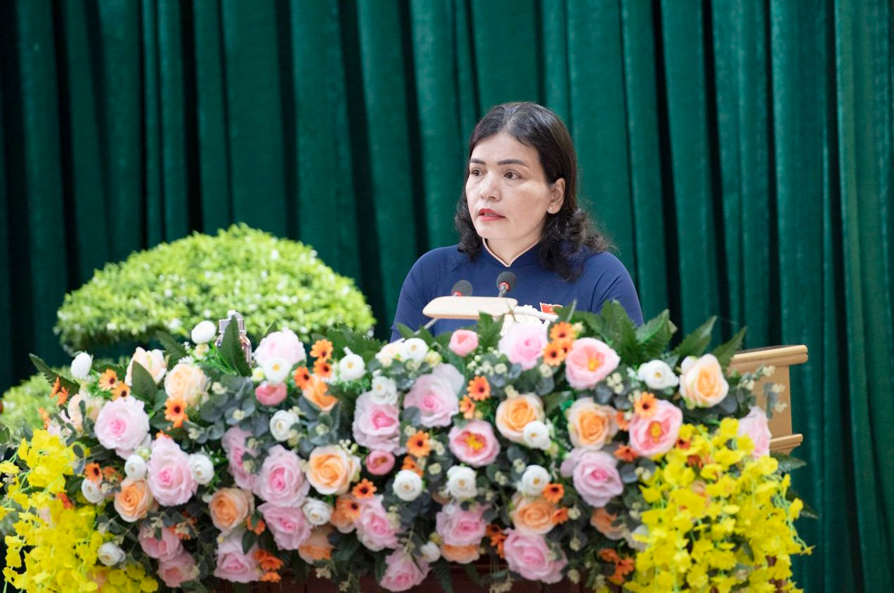 Bà Y Ngọc, Phó Chủ tịch UBND tỉnh Kon Tum phát biểu tại kỳ họp. Bà Y Ngọc, Phó Chủ tịch UBND tỉnh Kon Tum phát biểu tại kỳ họp.