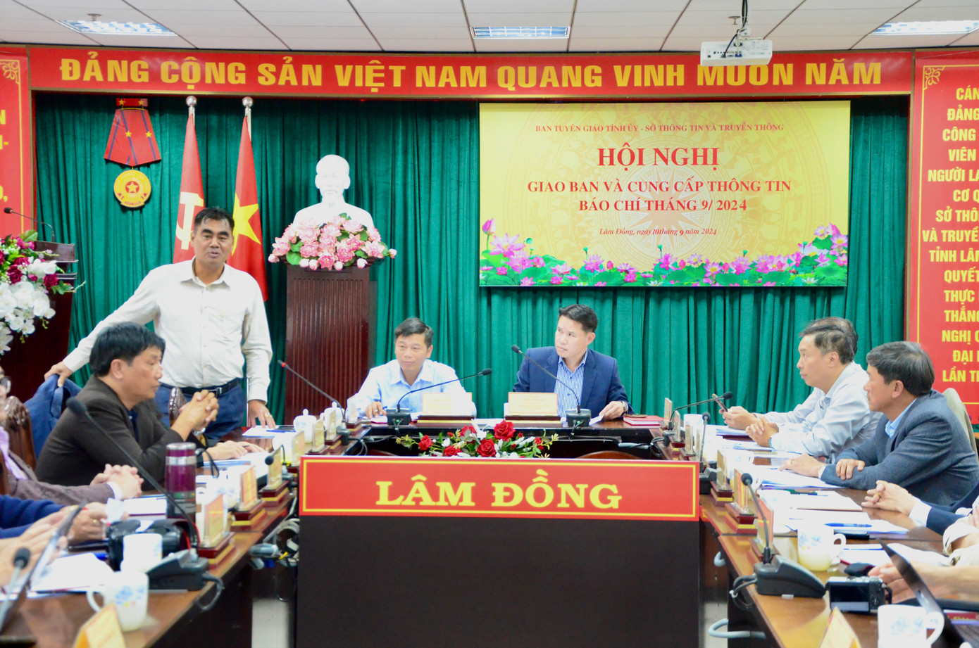 Toàn cảnh hội nghị Toàn cảnh hội nghị