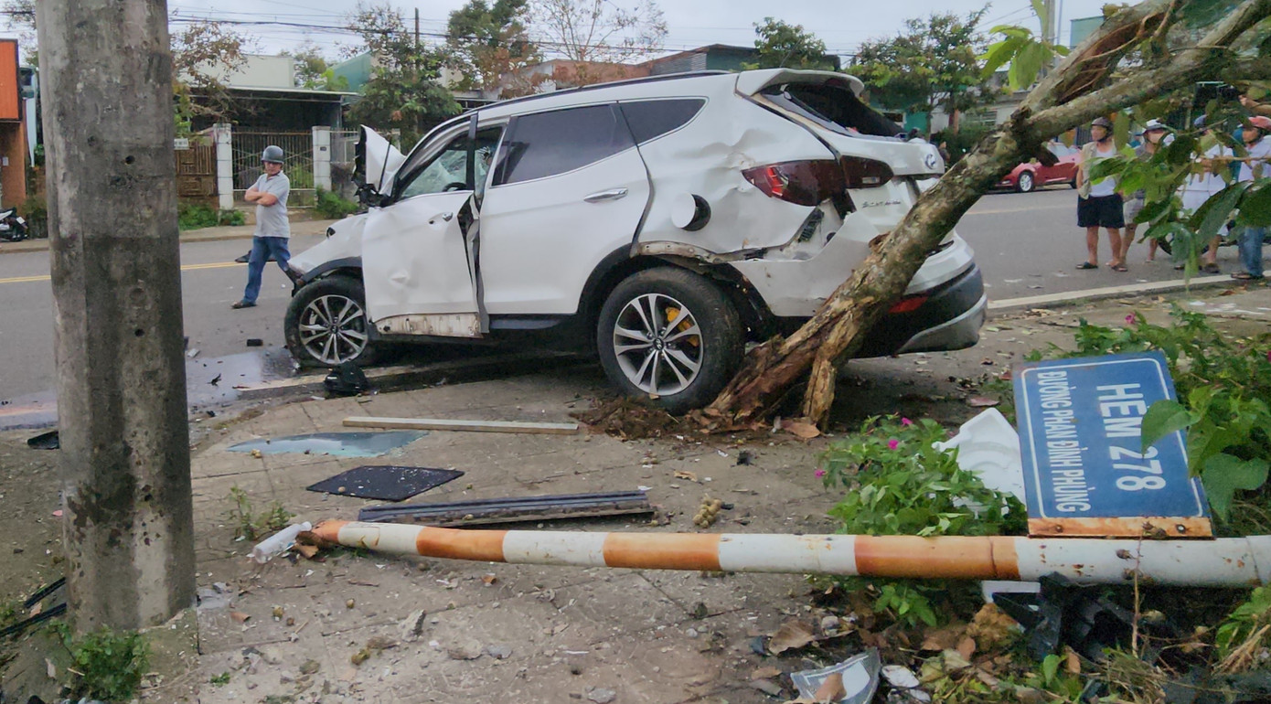 Hiện trường vụ tại nạn chiều 1/9 Hiện trường vụ tại nạn chiều 1/9