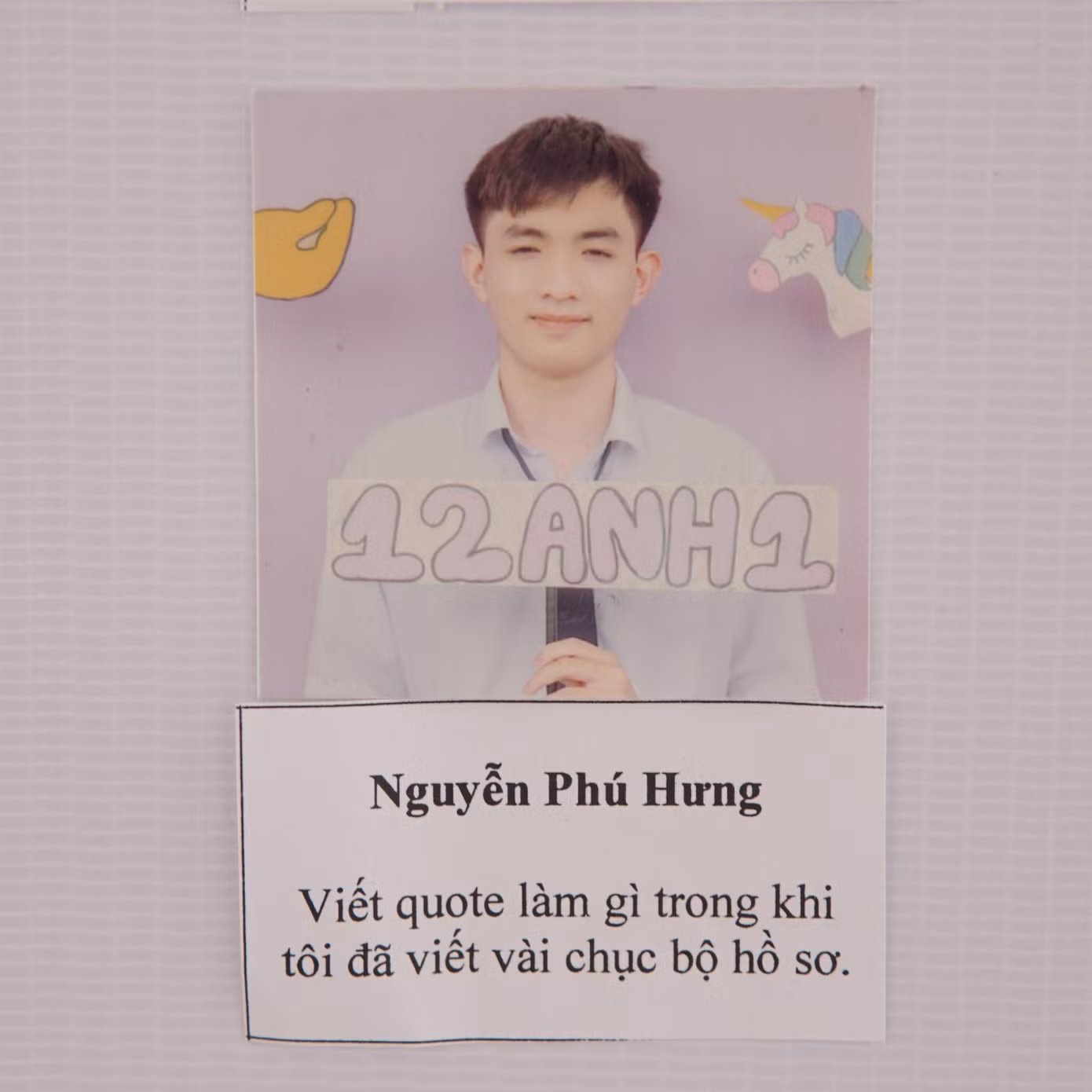 Bất lực với việc viết hồ sơ thi đại học.