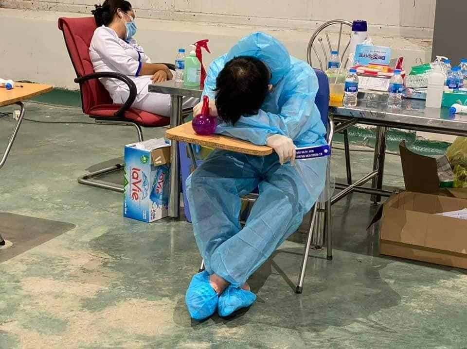 Tranh thủ thời gian để nghỉ ngơi một chút trước khi trở lại với công việc. Tranh thủ thời gian để nghỉ ngơi một chút trước khi trở lại với công việc.