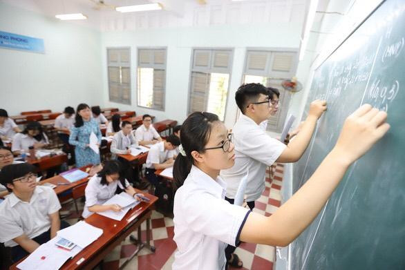 So với năm trước, tỉ lệ teen chọn xét tuyển bằng tổ hợp Khoa học Xã hội cao hơn khá nhiều so với teen chọn Khoa học Tự nhiên. So với năm trước, tỉ lệ teen chọn xét tuyển bằng tổ hợp Khoa học Xã hội cao hơn khá nhiều so với teen chọn Khoa học Tự nhiên.