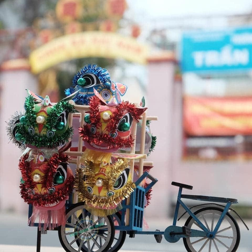 Chiếc đầu lân xuất hiện mỗi khi tết đến, xuân về.