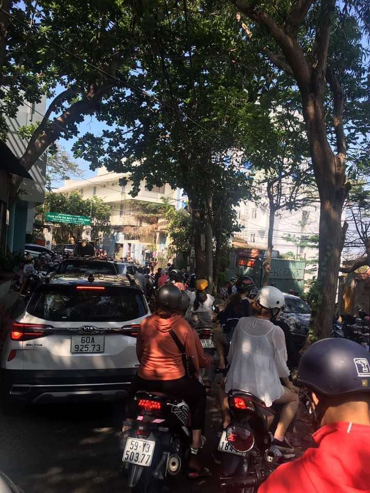 Tại Hải Đăng cũng xảy ra tình trạng ùn tắc giao thông. Ảnh: Nguyen Thuy.