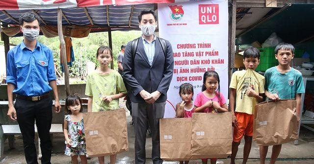 Loại túi giấy được sử dụng tại Uniqlo. Loại túi giấy được sử dụng tại Uniqlo.