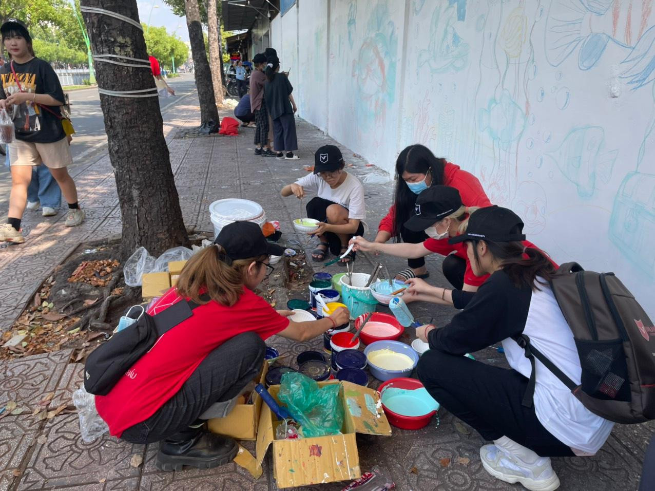 Chuẩn bị màu sơn.