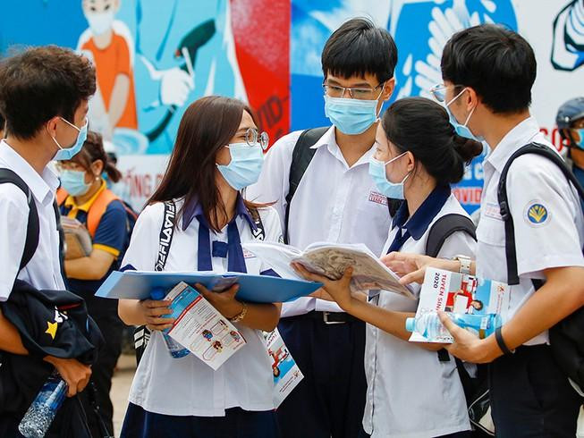 Là những sĩ tử đầu tiên đối mặt với kỳ thi THPT Quốc gia trong tình hình dịch bệnh căng thẳng, teen 2k2 đã tích lũy cho mình vô số kinh nghiệm bổ ích để truyền đạt lại cho các em khóa sau. Ảnh: Internet