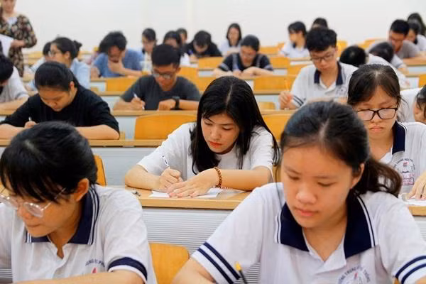 Vì kỳ thi này chủ yếu đánh giá tư duy học sinh nên có ngân hàng câu hỏi lớn, gây khó khăn cho teen trong việc ôn tập đúng trọng tâm. Ảnh: Internet.
