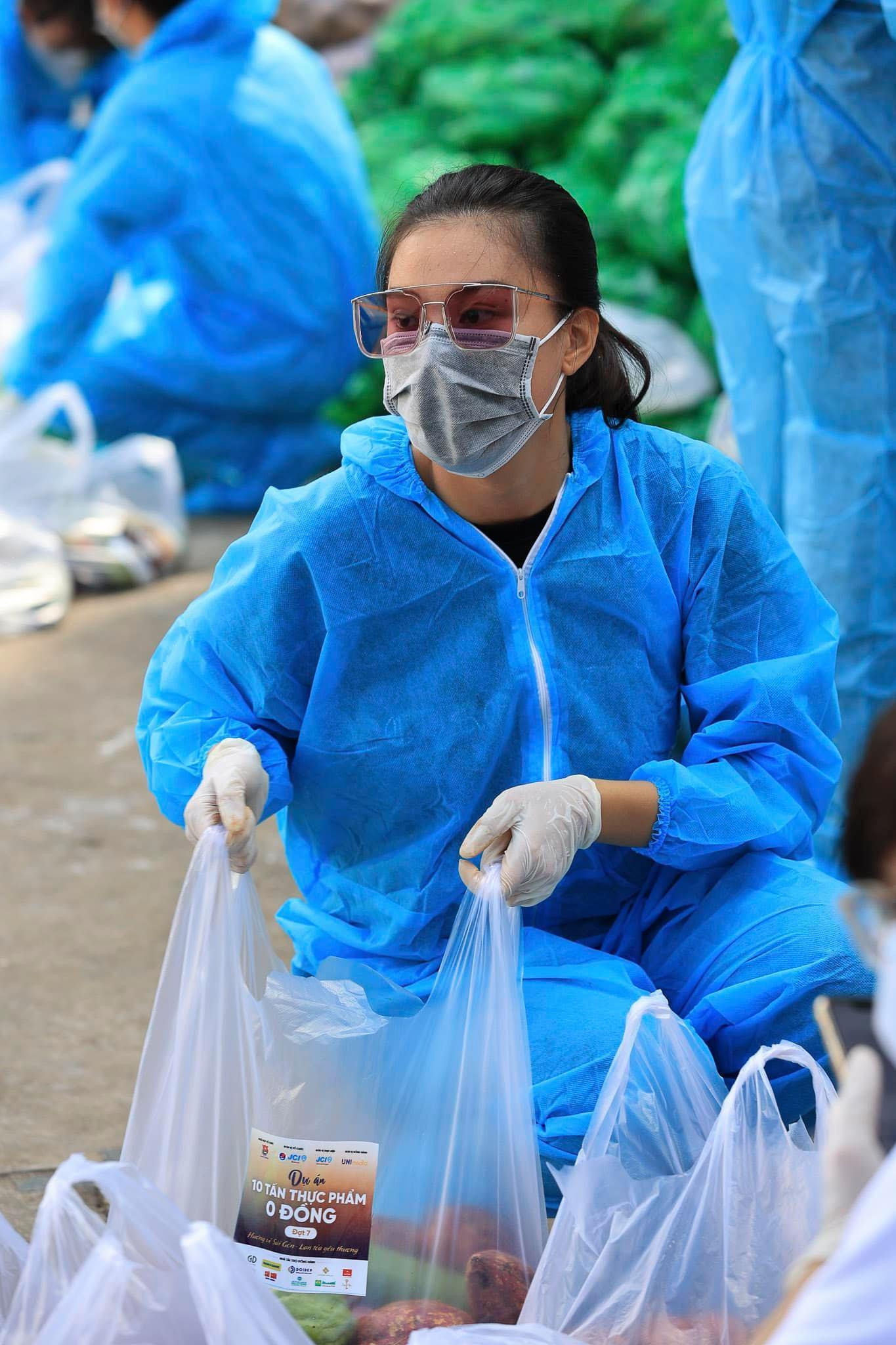 Đồng hành với H'Hen Niê trong cuộc thi là Á hậu Hoàn vũ Việt Nam 2019 Kim Duyên. Đồng hành với H'Hen Niê trong cuộc thi là Á hậu Hoàn vũ Việt Nam 2019 Kim Duyên.