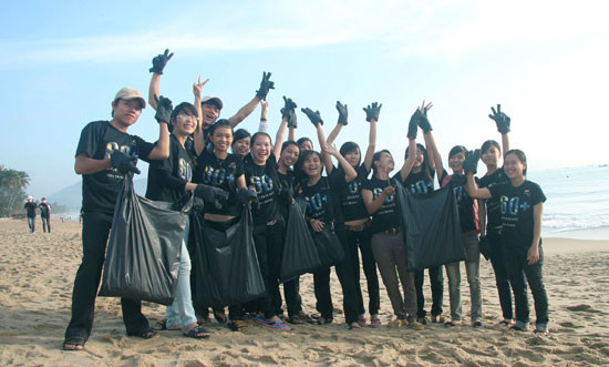 Thanh Niên tỉnh Khánh Hòa đạp xe kêu gọi bảo vệ môi trường Người nước ngoài tại Nha Trang Sinh viên Nha Trang dọn rác kêu gọi giữ gìn môi trường Đường phố Nha Trang trước giờ G Đèn năng lượng mặt trời - tiết kiệm nhiên liệu