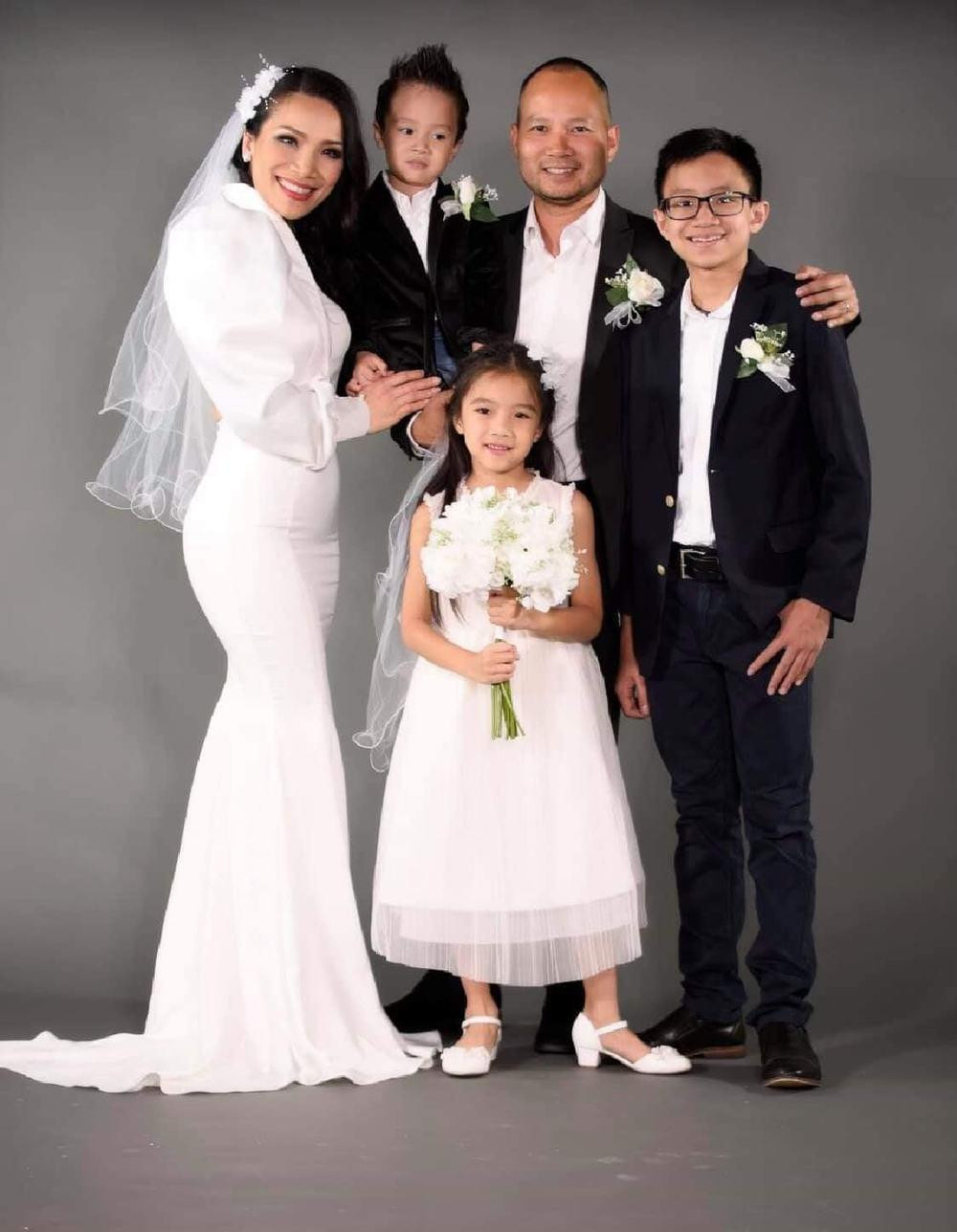 Vợ chồng Hồng Ngọc có 2 con trai và 1 con gái.