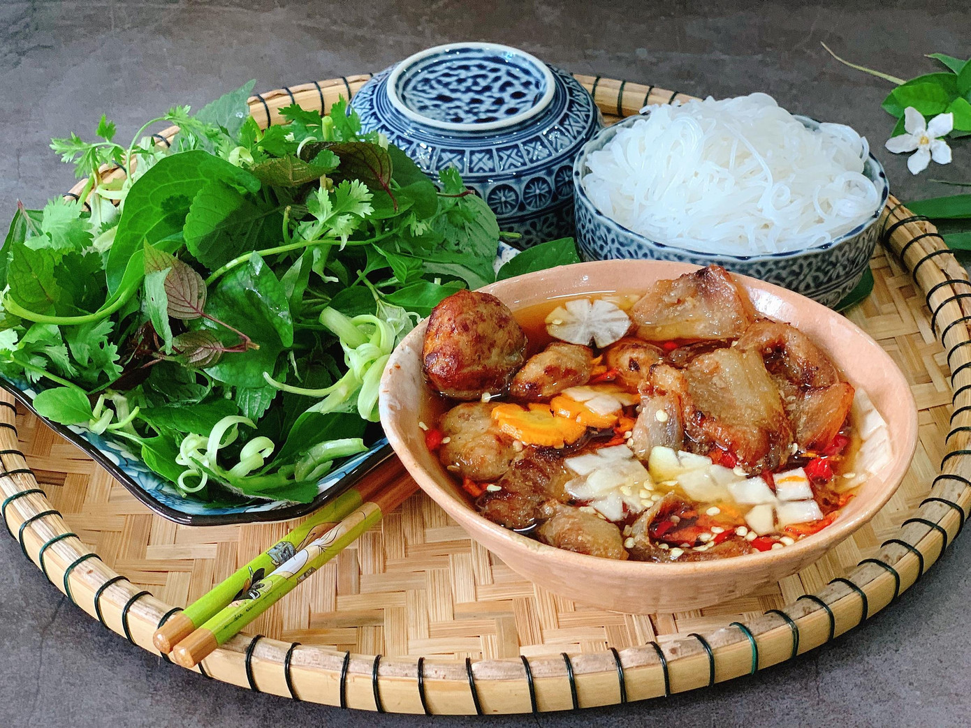 Bún chả truyền thống.