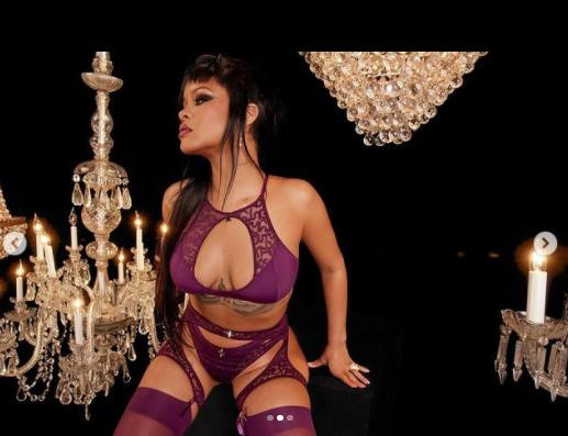 Tháng 8/2021, Forbes công nhận Rihanna là tỷ phú USD với giá trị tài sản ròng ước tính khoảng 1,7 tỷ USD. Không chỉ vậy, tạp chí kinh doanh uy tín hàng đầu thế giới vinh danh cô là “nữ ca sĩ giàu nhất thế giới” và là “nữ nghệ sĩ giải trí giàu thứ hai thế giới”, chỉ sau “bà trùm” truyền thông Oprah Winfrey.