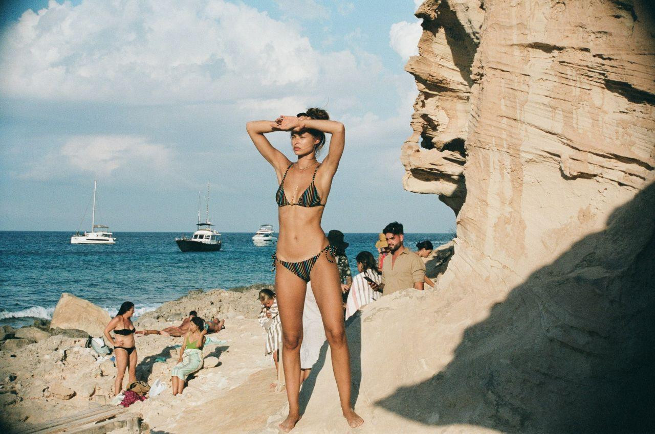 ... cùng body săn chắc, thon nuột với chiều cao 1m80, Birgit Kos là người mẫu đến từ xứ sở hoa tulip đầy tiềm năng ở làng mốt thế giới.