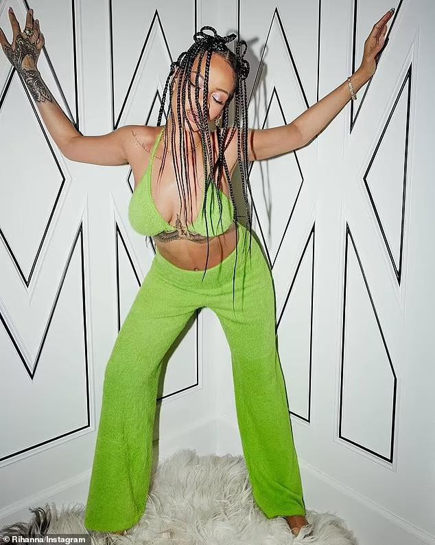 Rihanna là người phụ nữ thứ hai trong lịch sử Barbados được trao danh hiệu Anh hùng dân tộc sau nhà lãnh đạo tôn giáo Sarah Ann Gill (qua đời năm 1866).