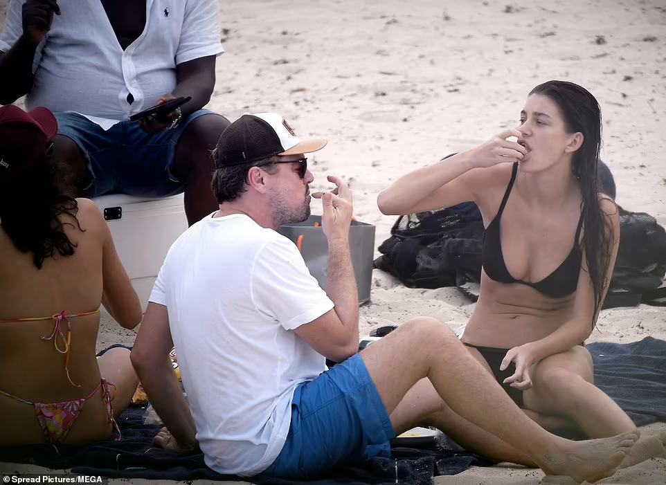 Cả hai đang sống cùng nhau ở Los Angeles, Mỹ. Họ đã trải qua thời gian cách ly ở nhà cùng nhau thời dịch COVID-19 mới bùng phát và điều này giúp cho mối quan hệ của họ ngày càng khăng khít, bền chặt hơn.