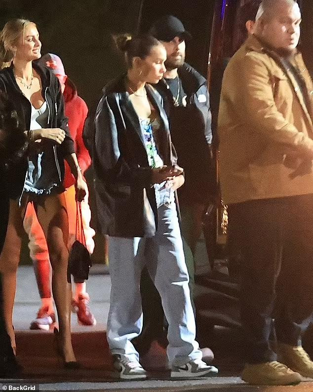 Dù chưa bị chụp lại hành động thân mật, tình tứ nhưng Scott Disick và bạn gái cũ của cậu cả nhà Beckham được truyền thông đưa tin là đã hẹn hò.