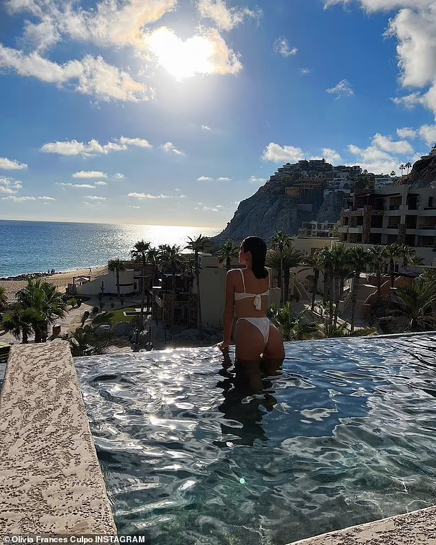 Chỉ sau 5 giờ đăng tải lên Instagram cá nhân có 5 triệu follow, bộ ảnh của Olivia Culpo đã thu hút hơn 100 ngàn lượt thả tim và nhiều bình luận khen ngợi body hoàn hảo của cô.