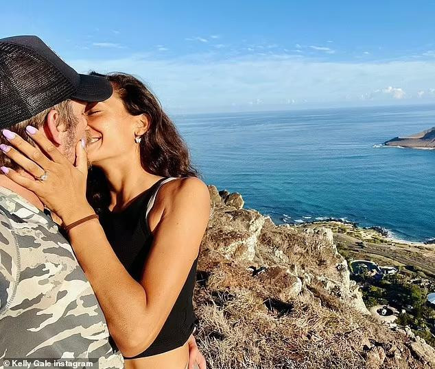 Hiện Kelly Gale và Joel Kinnaman là một trong những cặp trai tài gái sắc nổi tiếng của Hollywood.